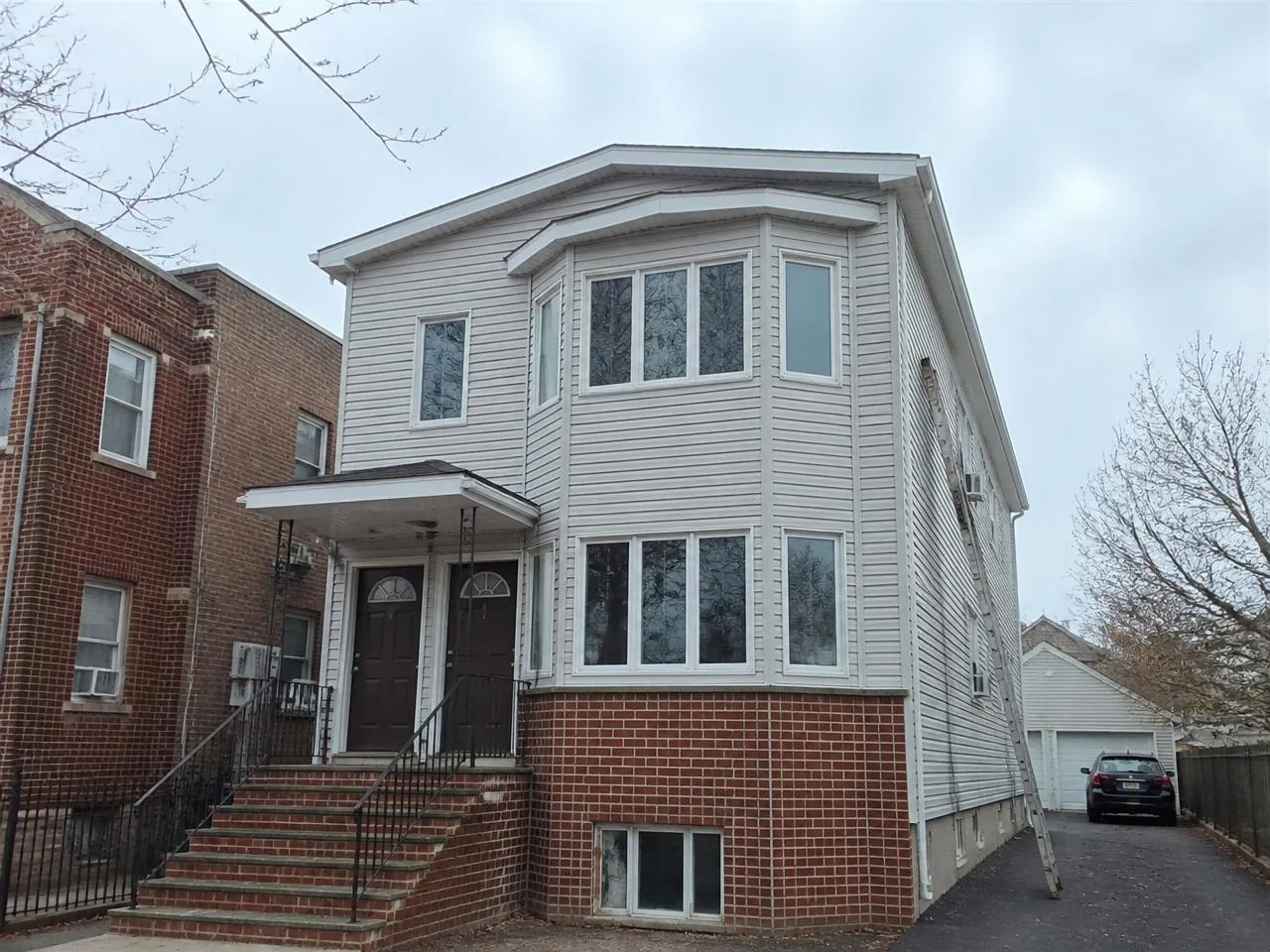 General contractor in Queens — Melani General Contractor home renovation with new siding and replacement windows
